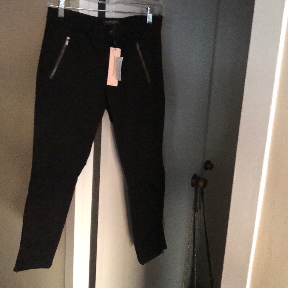 Never worn! Black cropped pants